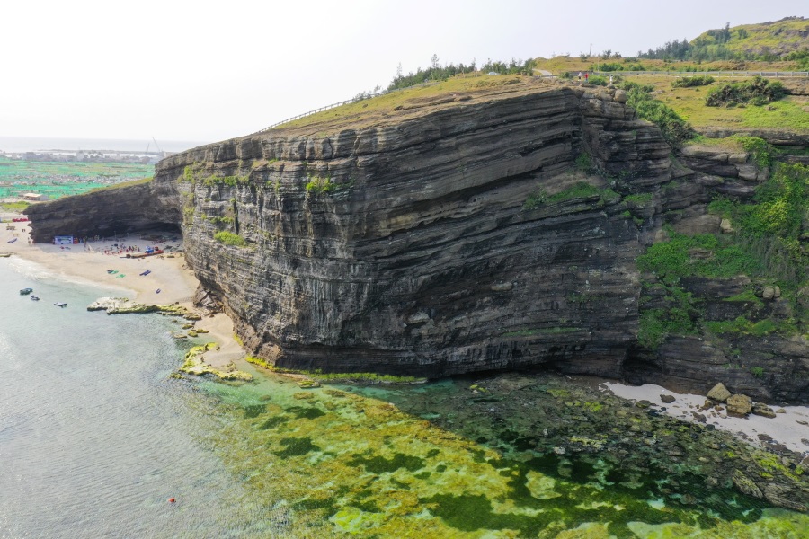 这片荒野几乎保存完好，这种美丽吸引了许多前往李山岛旅游的游客的心。