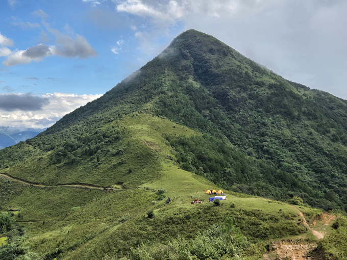 高岭山是生态旅游、体验体验、自然探索的理想之地。