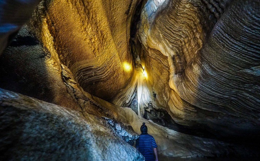 Tham Pha Cave