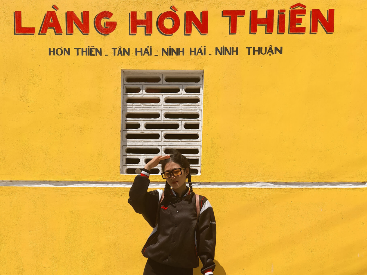 Welcome gate to Hon Thien Mural Village, Ninh Thuan