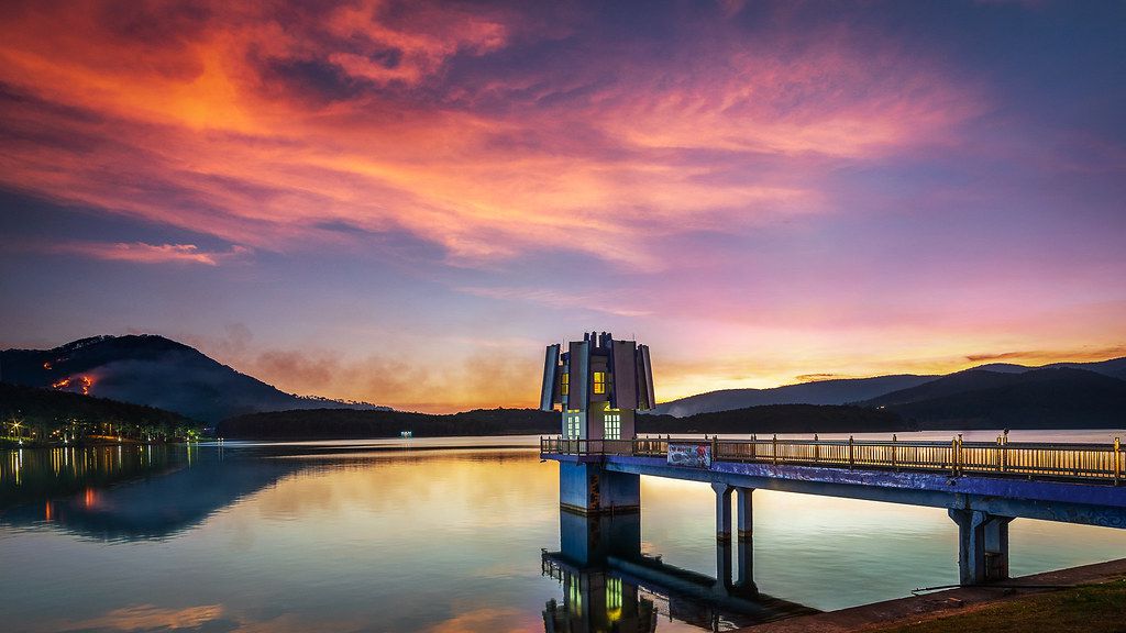 Tuyen Lam Lake