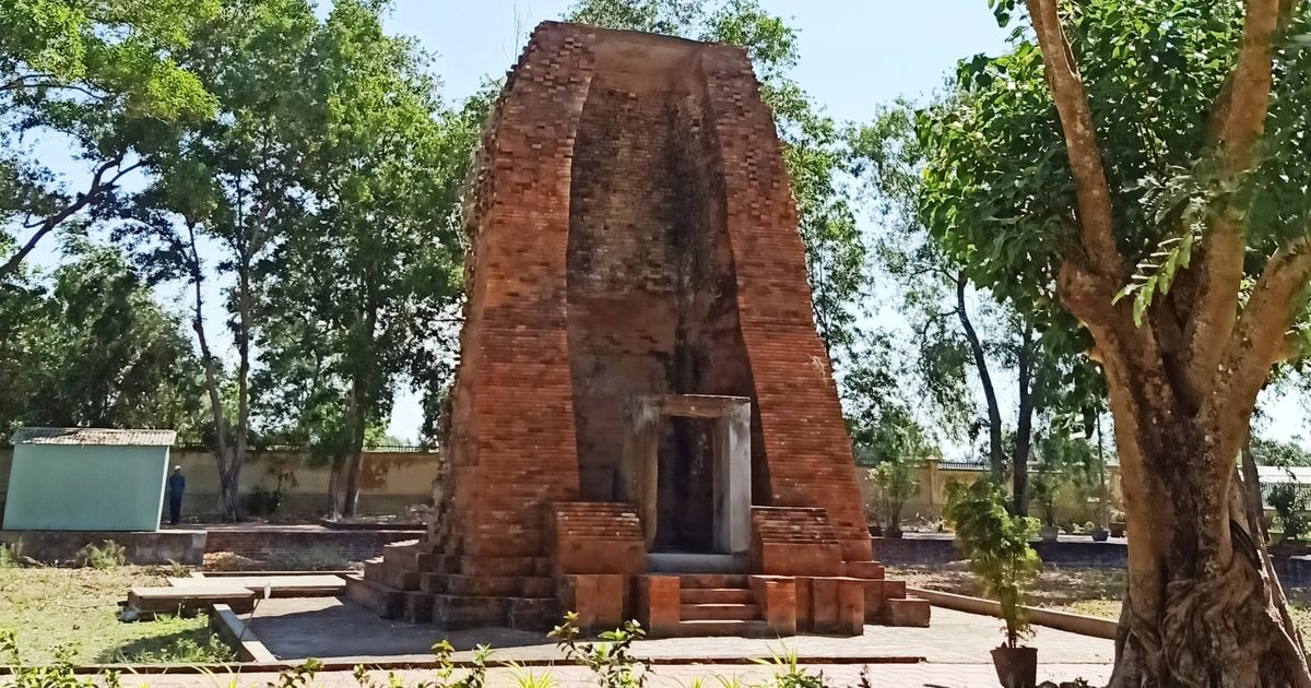 Close-up of the thousand-year-old Vinh Hung ancient tower