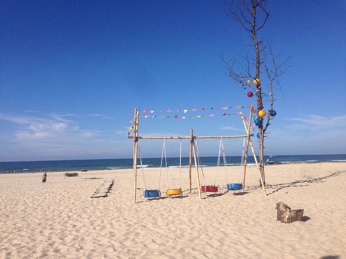 Cua Viet Beach is a top destination in Quang Tri, attracting many "travel enthusiasts" to explore the special features that nature bestows on this place.