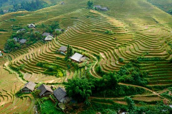 Ta Phin village - An aerial view