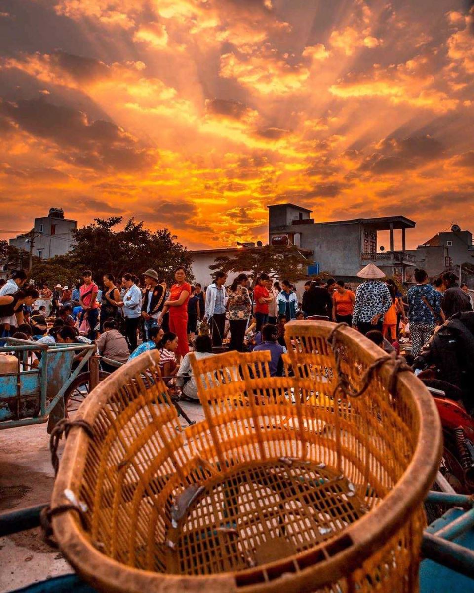 Sunrise market on the island