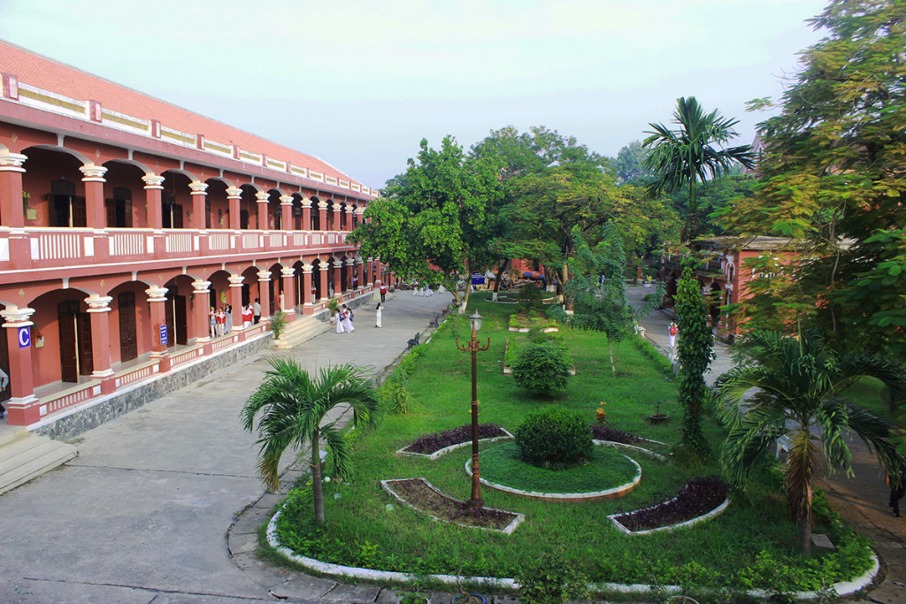 Hue Quoc Hoc School