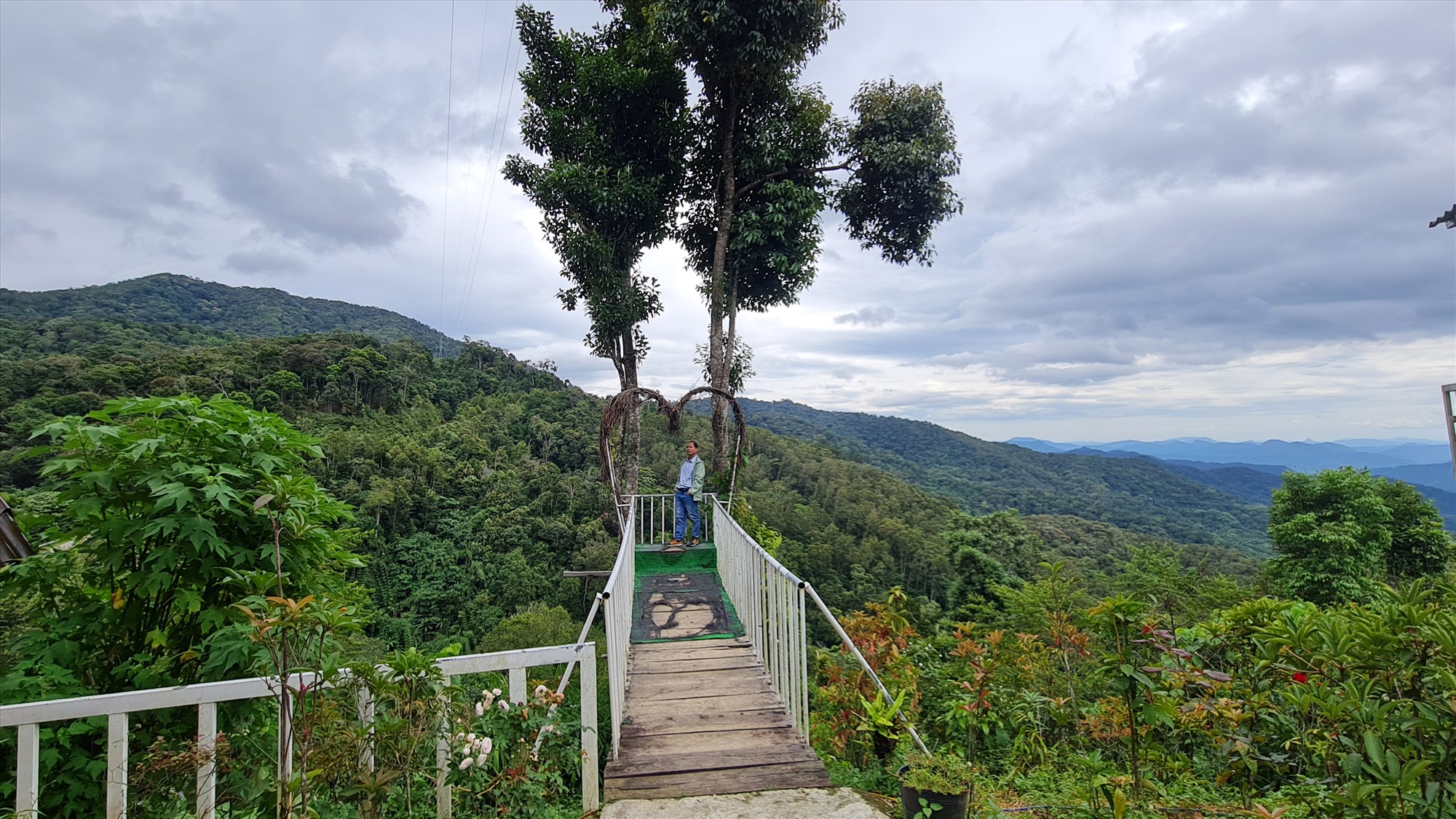 贵西江峰