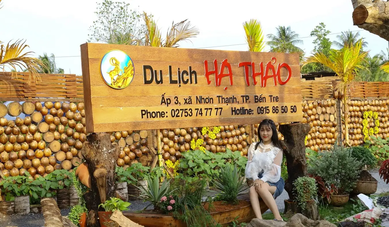 In addition to the poetic and charming scenery, Ha Thao tourist area also exudes modernity and luxury through its architecture.