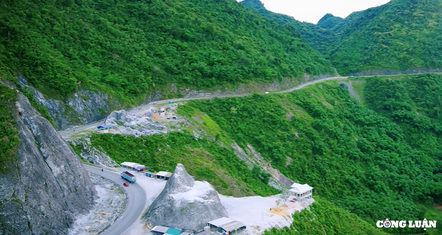 探索和平白石山口 (White Rock Pass)，一个终年积雪的地方