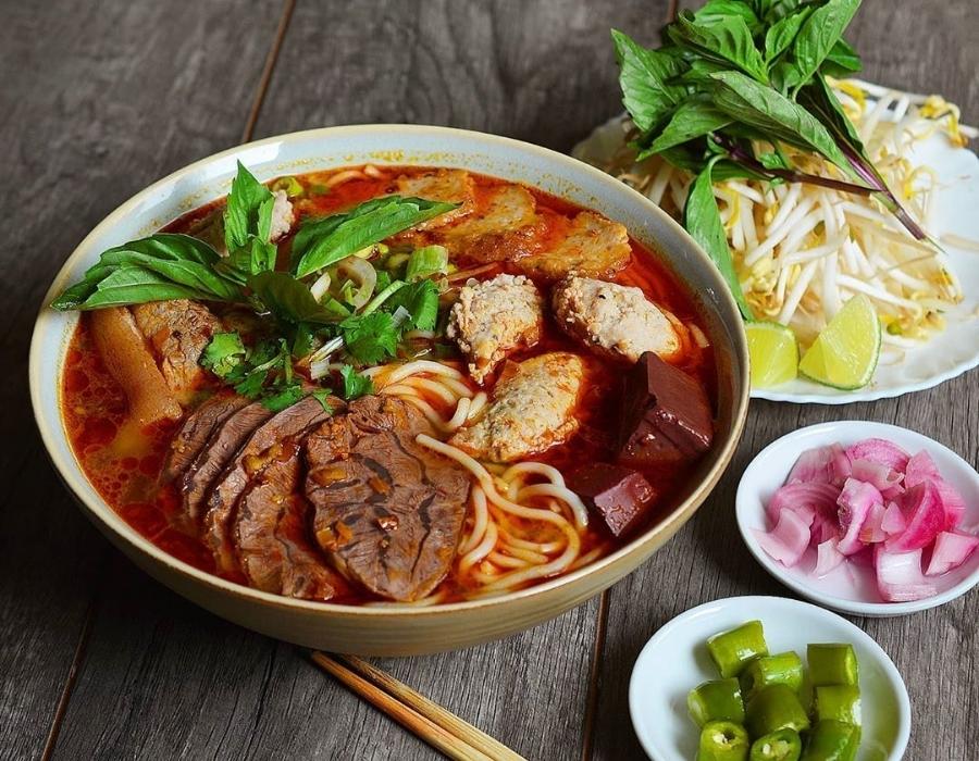 Bún bò Huế - Đặc sản nức tiếng xứ mộng mơ