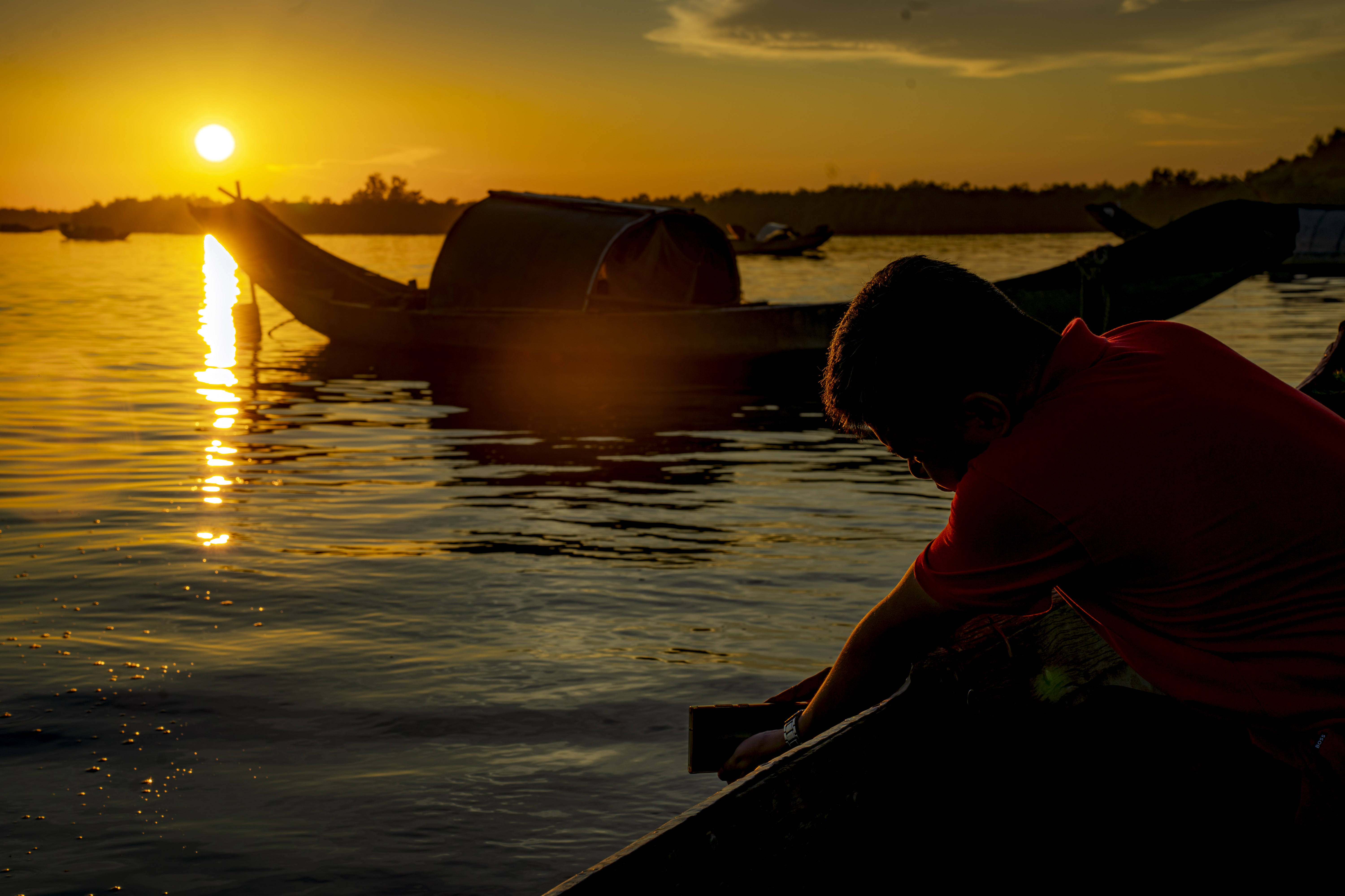 Dawn on Tam Giang La floating market