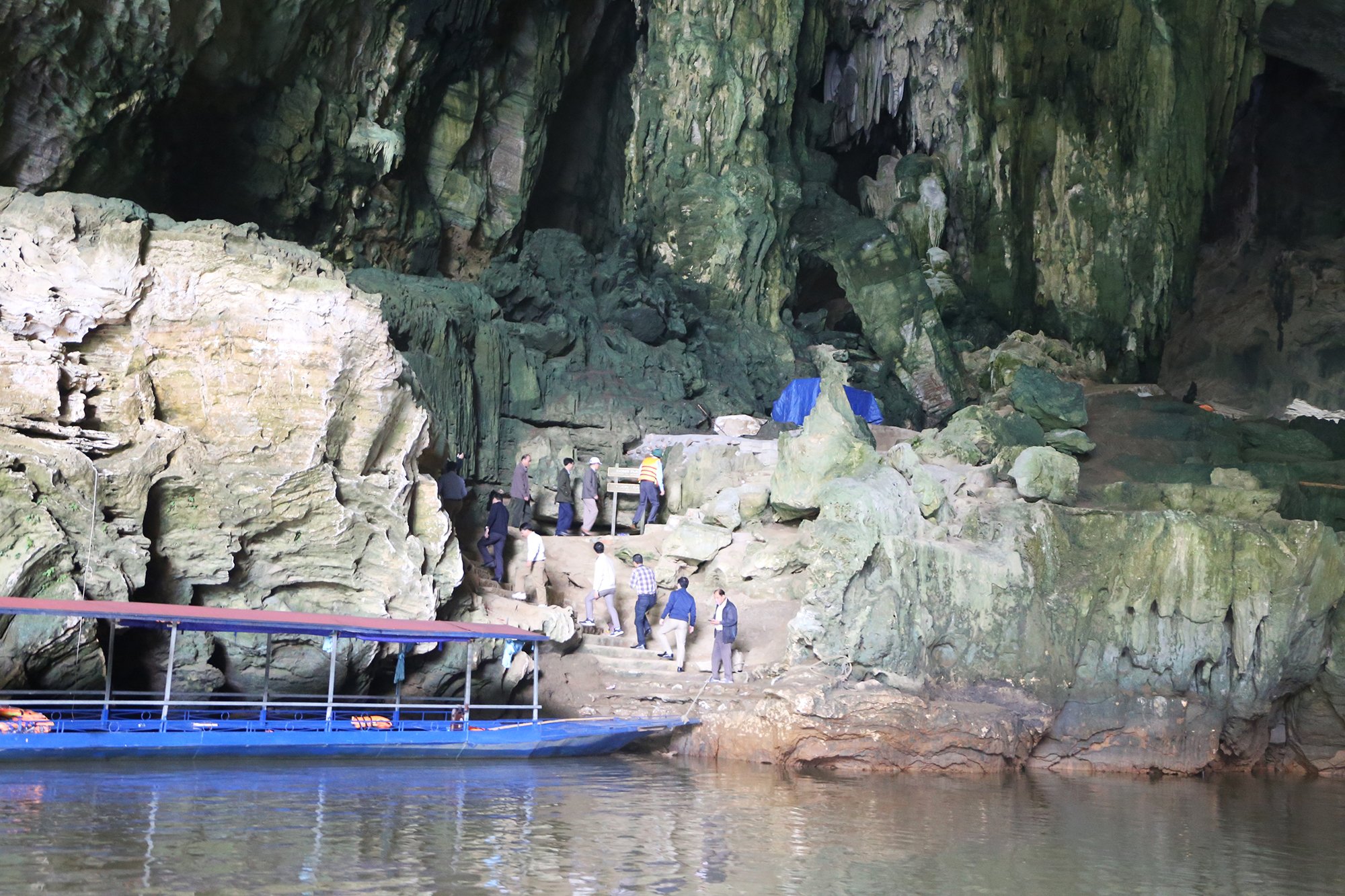 Puong Cave