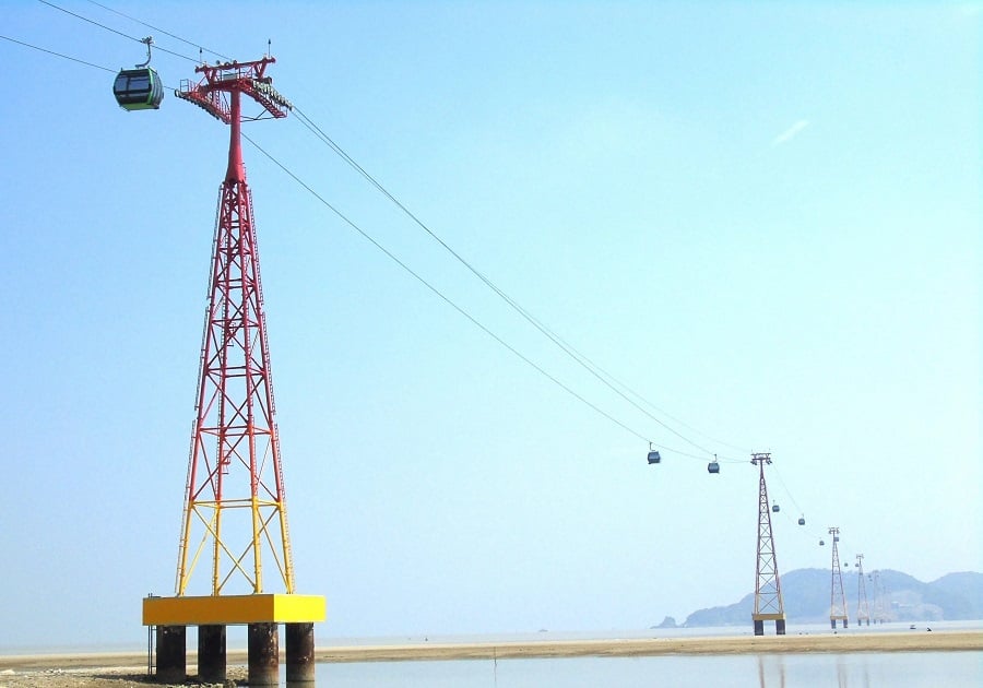 Cable car to Hon Ngu island