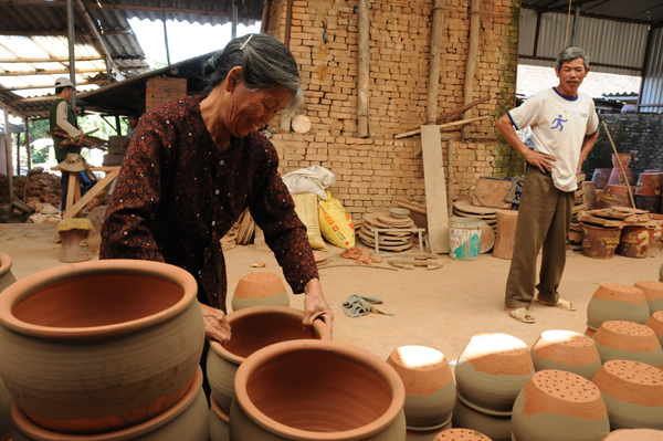 Phu Lang Pottery Village