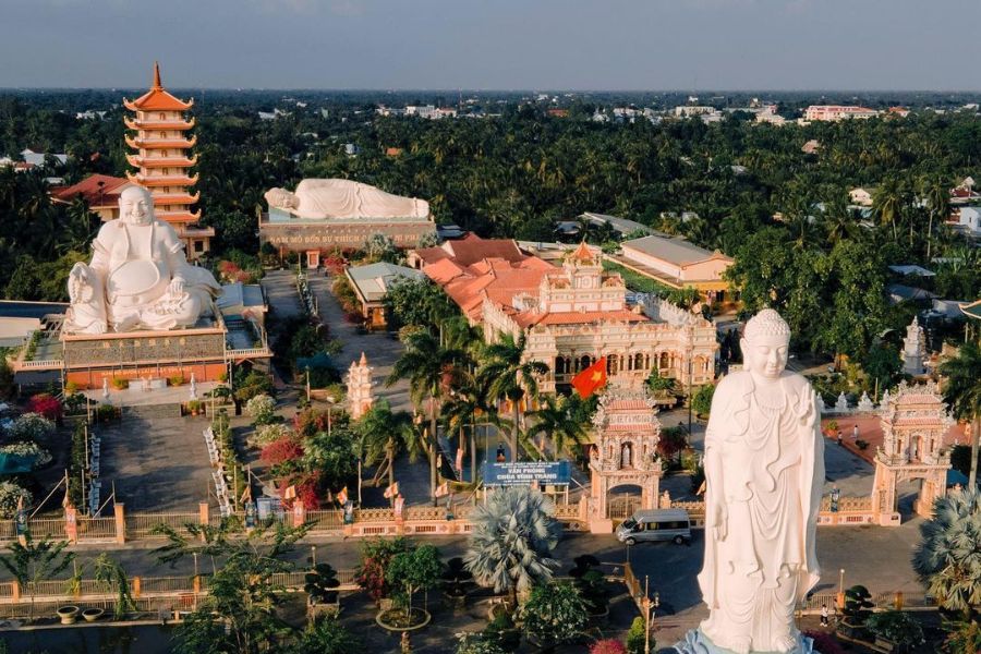 Vinh Trang Pagoda, Tien Giang: A Stunning Architectural Marvel