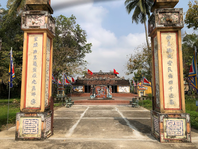 Bo Ban village communal house