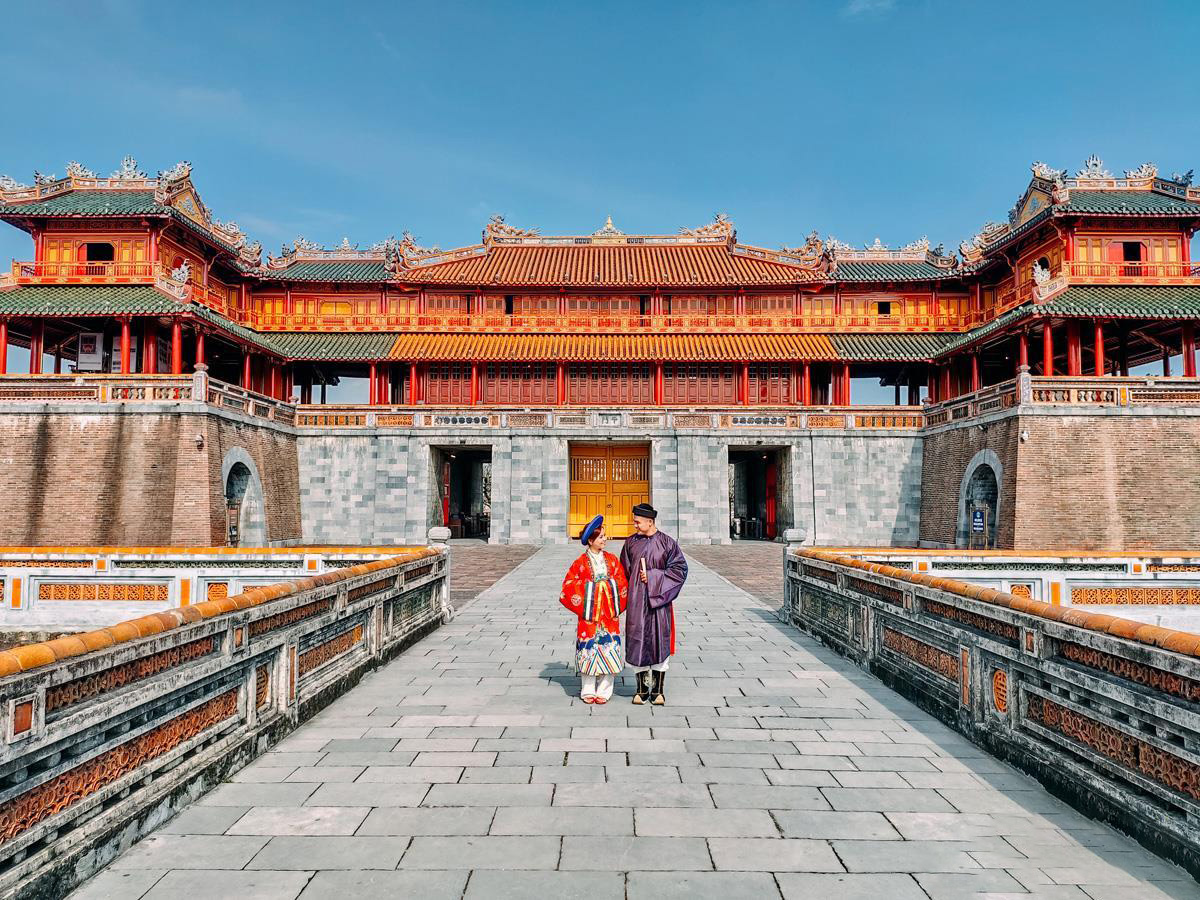 HUE (KHAI DINH TOMB - HUE COLD CAPITAL - THIEN MU Pagoda)