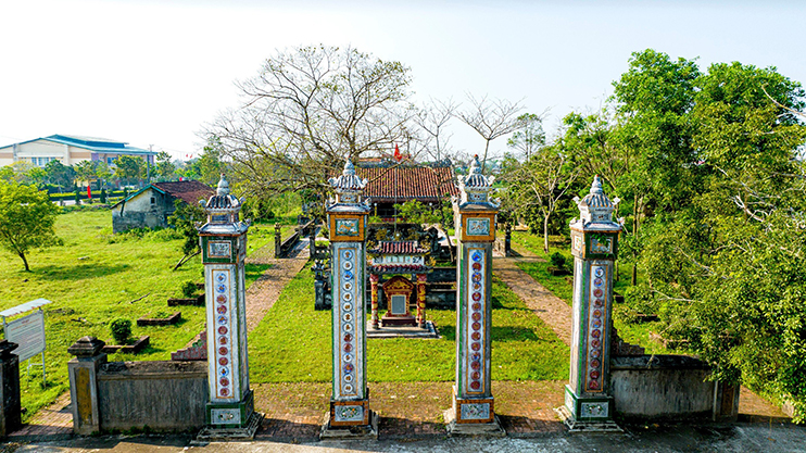 Thu Le Communal House