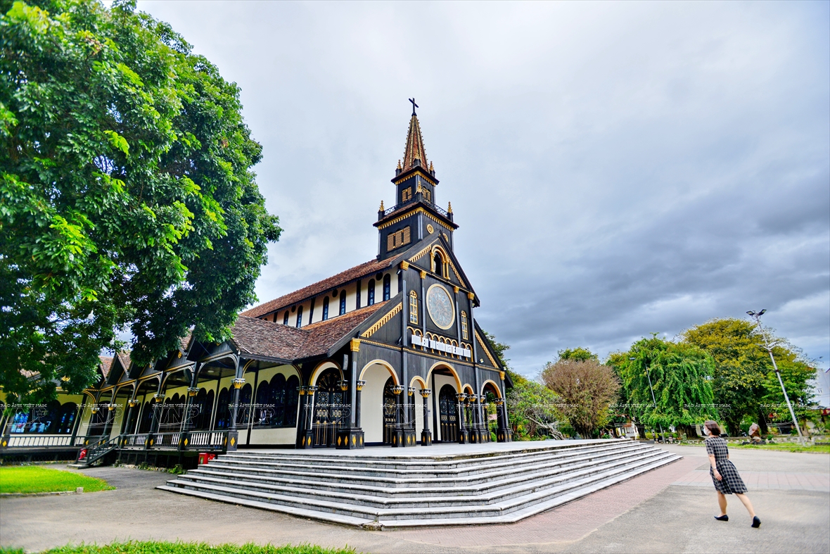 Exploring the Wooden Church of Kon Tum: A Unique Gem of Vietnamese Architecture