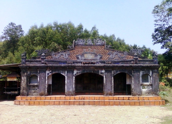 An Dinh village communal house