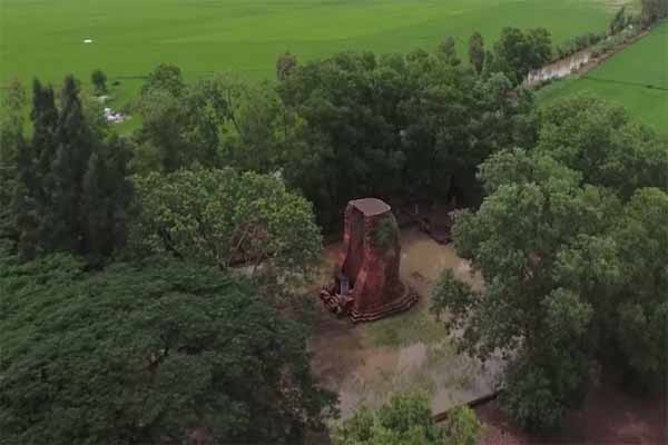 Vinh Hung ancient tower - View from above