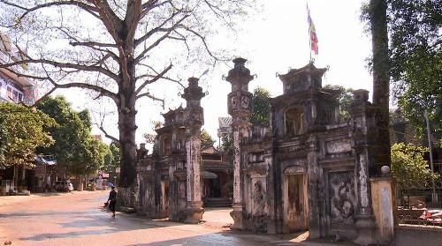 Suoi Mo Temple Gate