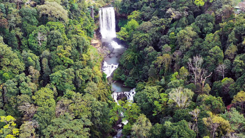 Dam Bri Waterfall