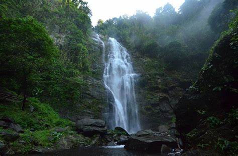 Khe Kem Waterfall - An ideal destination among the mountains and forests of Vietnam