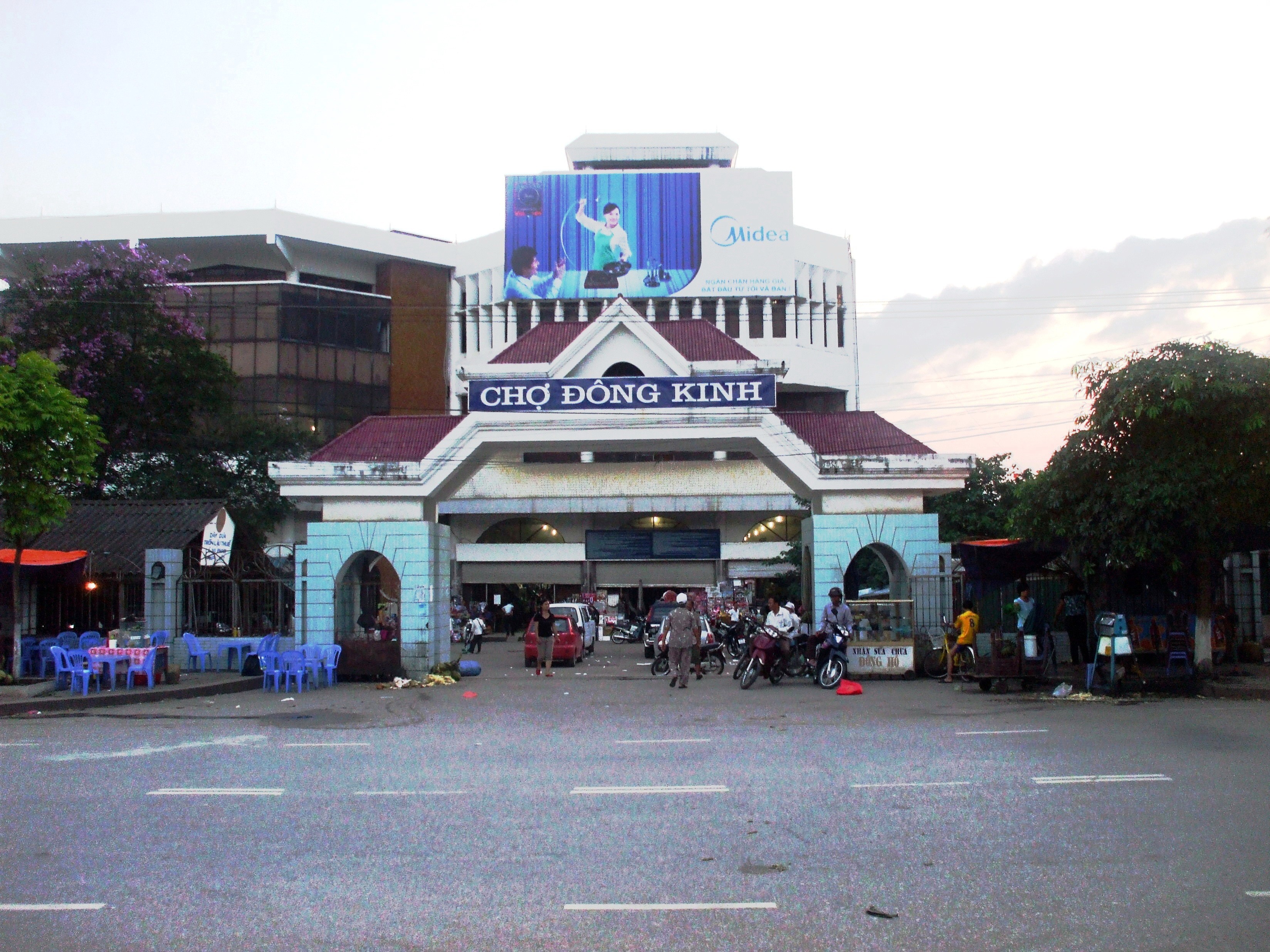 Dong Kinh Market Gate