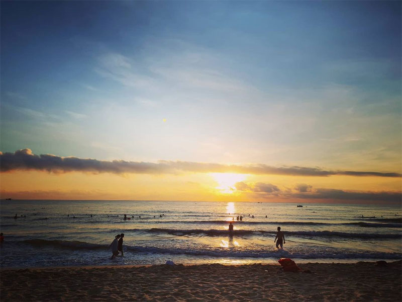 Bao Ninh Beach - the place to welcome the dawn to remove sorrows