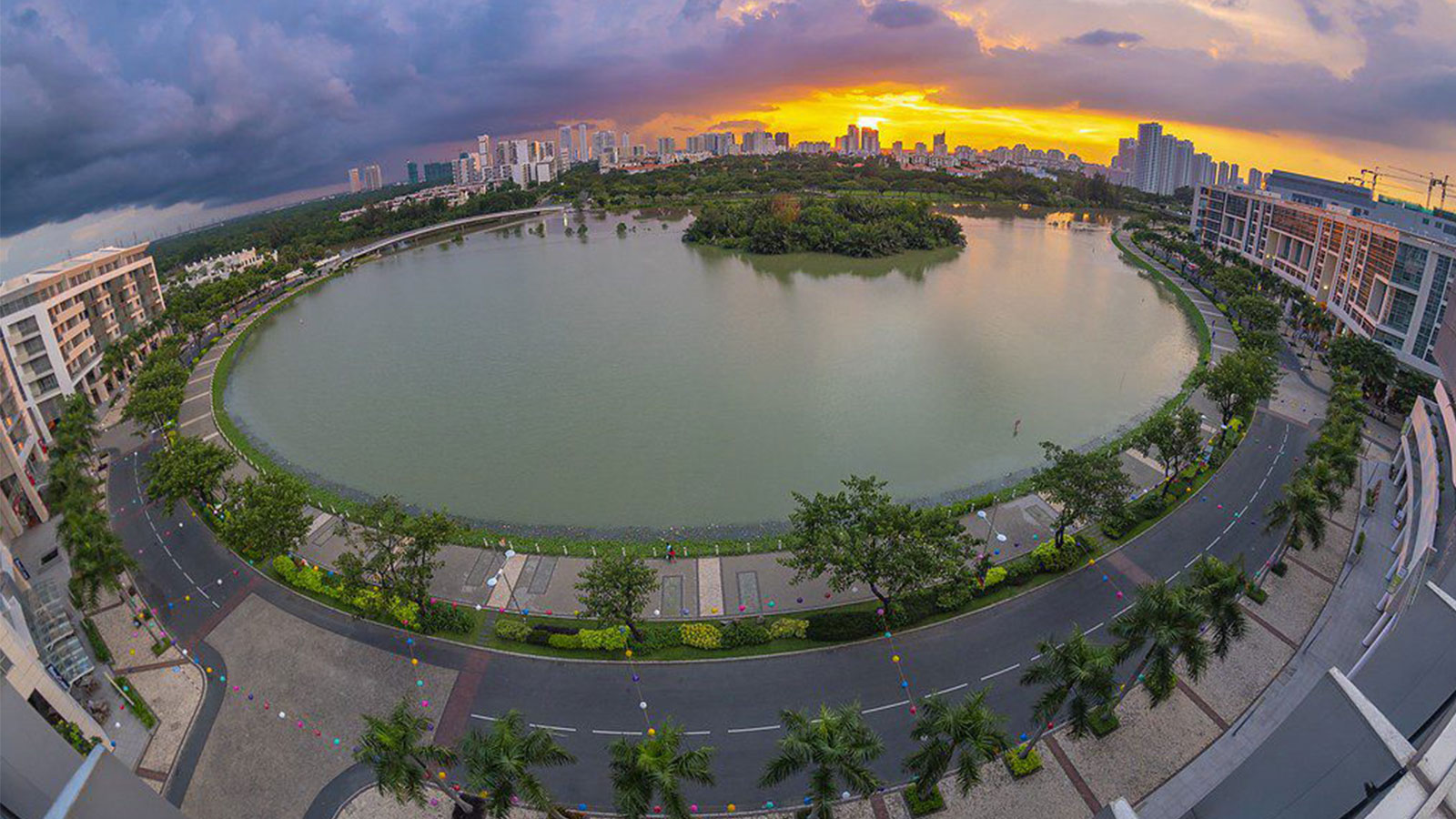 Crescent Lake - Hung Yen