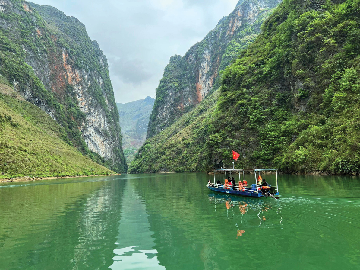 Trải Nghiệm Du Lịch Tại Sông Nho Quế – Vẻ Đẹp Giữa Cao Nguyên Hà Giang