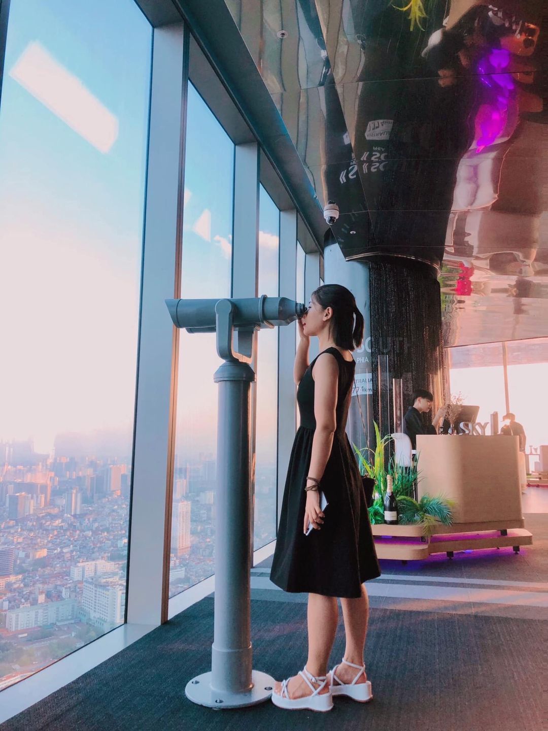 Ngắm Hà Nội từ Đài quan sát Sky Walk