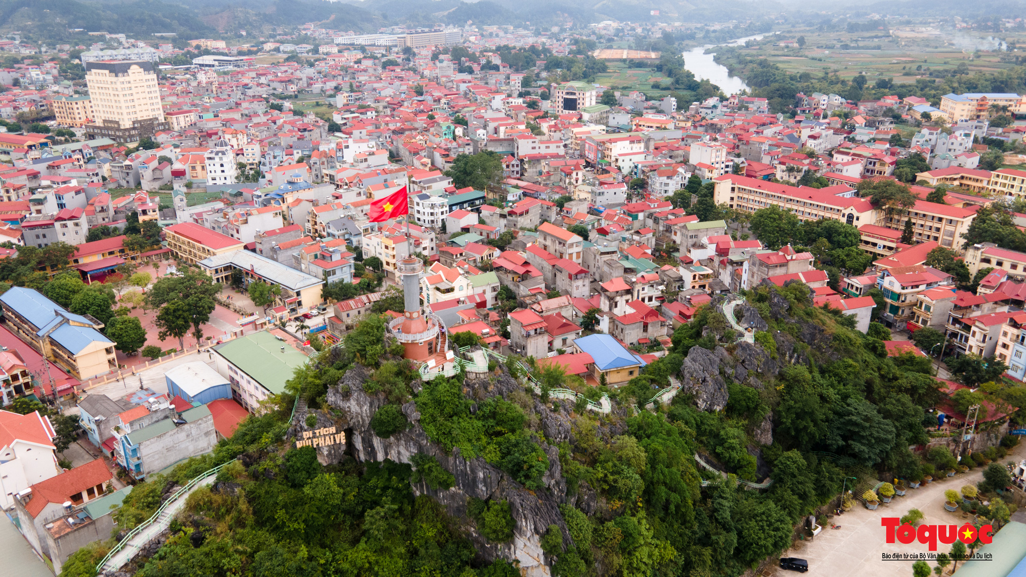 Panoramic view of the Phai Ve flagpole and the city