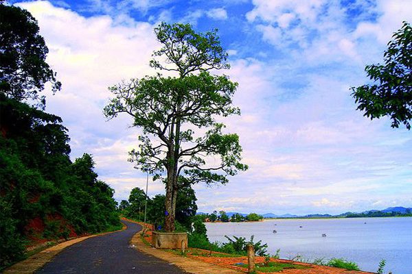 Lak Lake tourist area