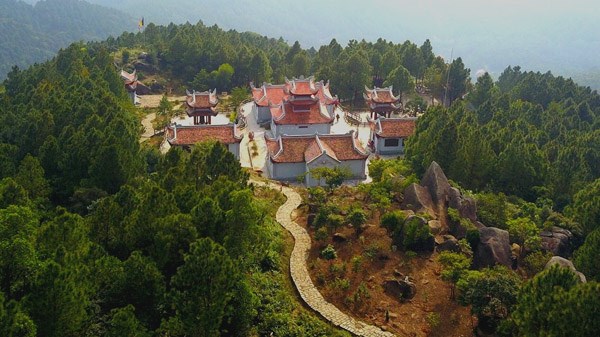 Huong Tich Pagoda - An overhead view