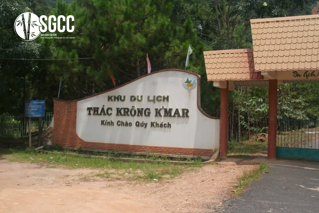 Cổng vào khu du lịch thác Krông KMar