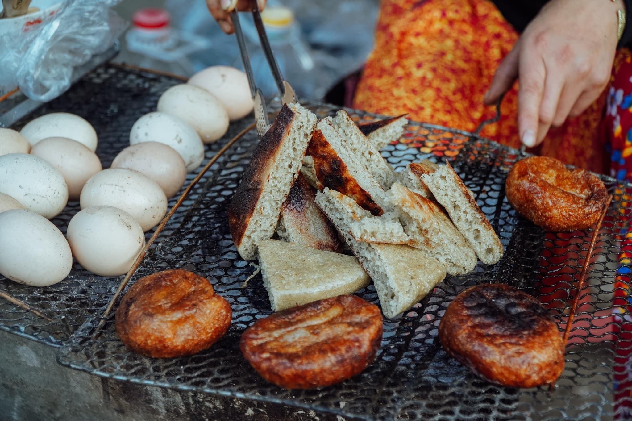 메밀 메밀 케이크 - Ha Giang 바위 고원의 매력적인 맛