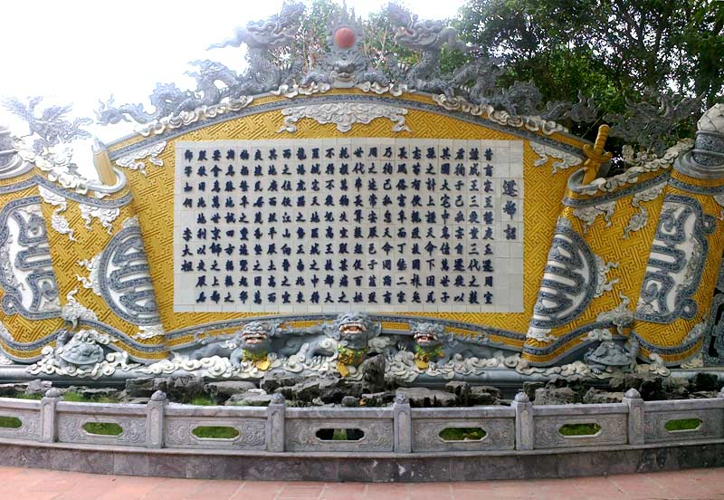 Ly Cong Uan's Relocation of the Capital at Temple Do