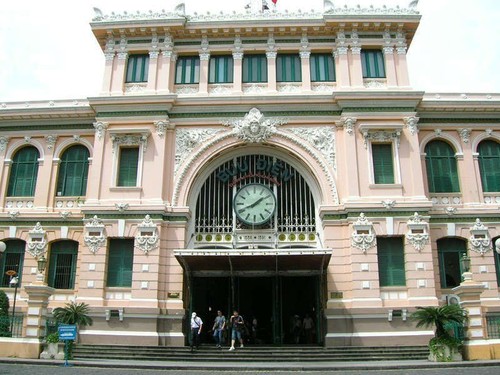 Saigon Central Post Office - a special architectural work in Ho Chi Minh City