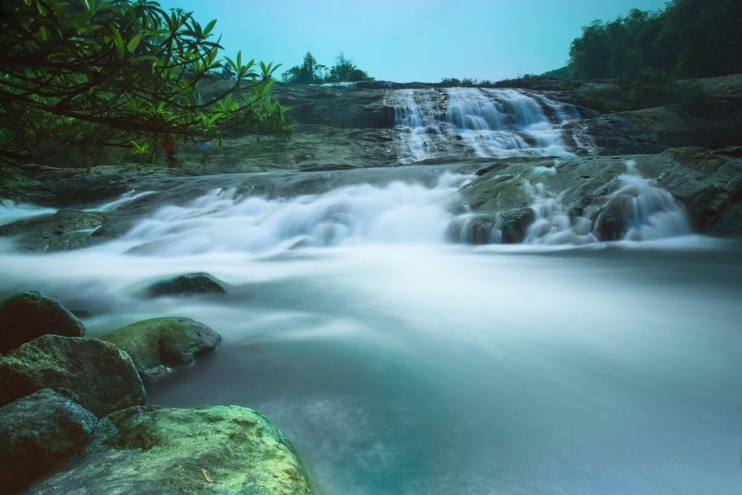 Xao Va Waterfall is blessed by nature with a very unique beauty