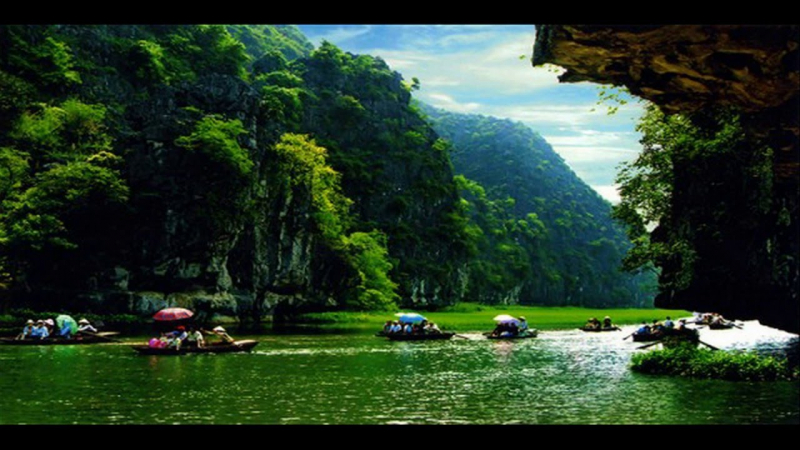 Ninh Binh's autumn is so beautiful: Peaceful countryside, blue-green fields