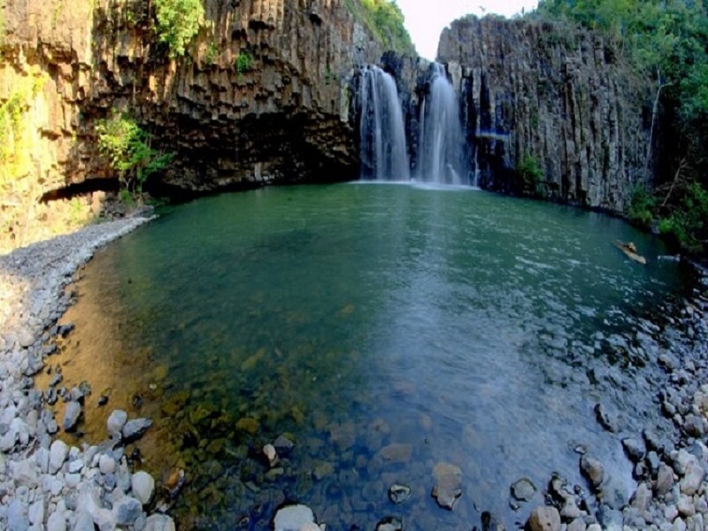 Vuc Hom Phu Yen 瀑布 - 探索迷人的野生美景