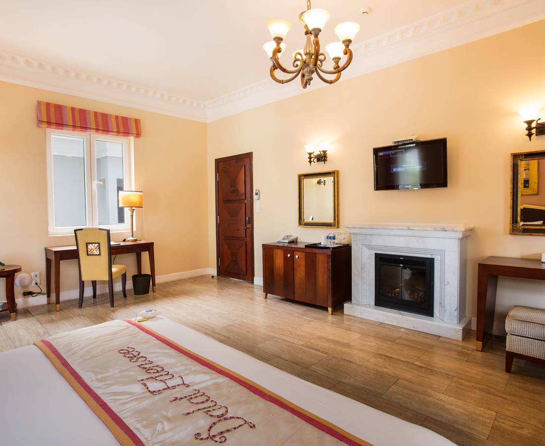 Luxurious room facing the garden