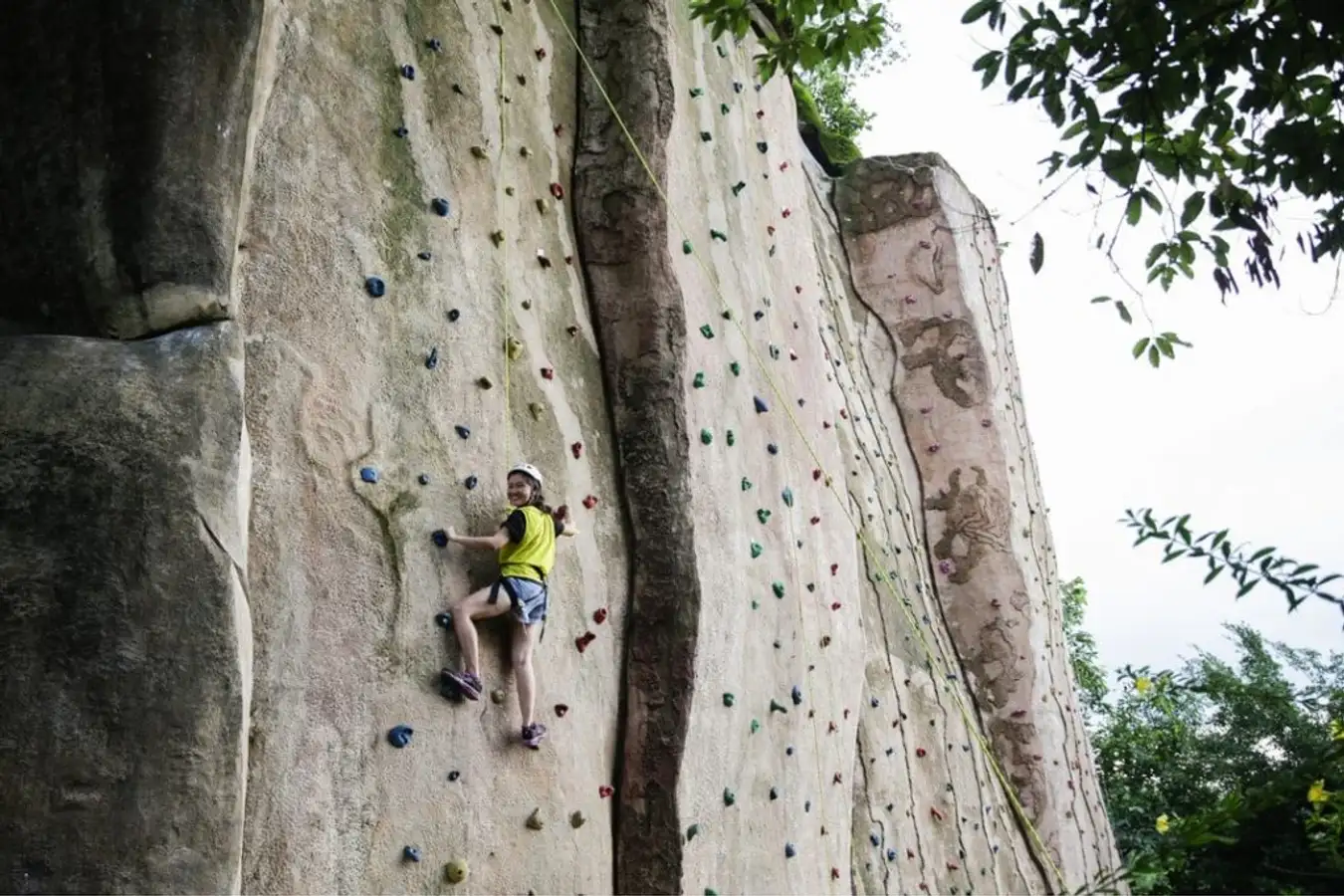 登山适合那些热爱冒险和征服自然的人