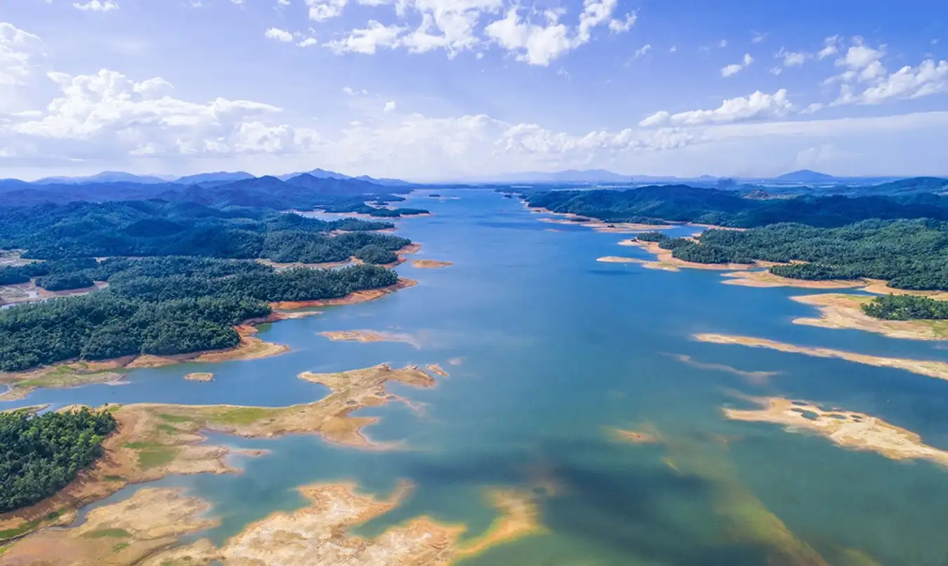 Exploring Ke Go Lake: A Peaceful Haven Amidst the Sunny and Windy Central Vietnam