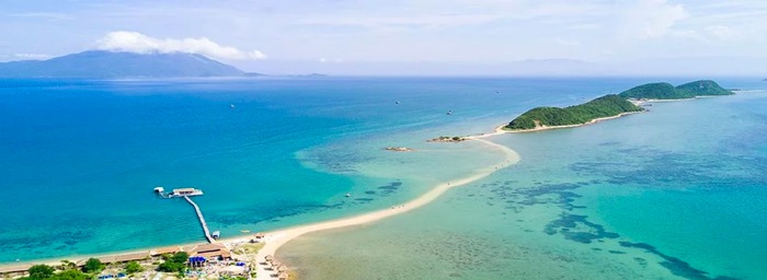 Diep Son Island - The strange white sand road divides the sea