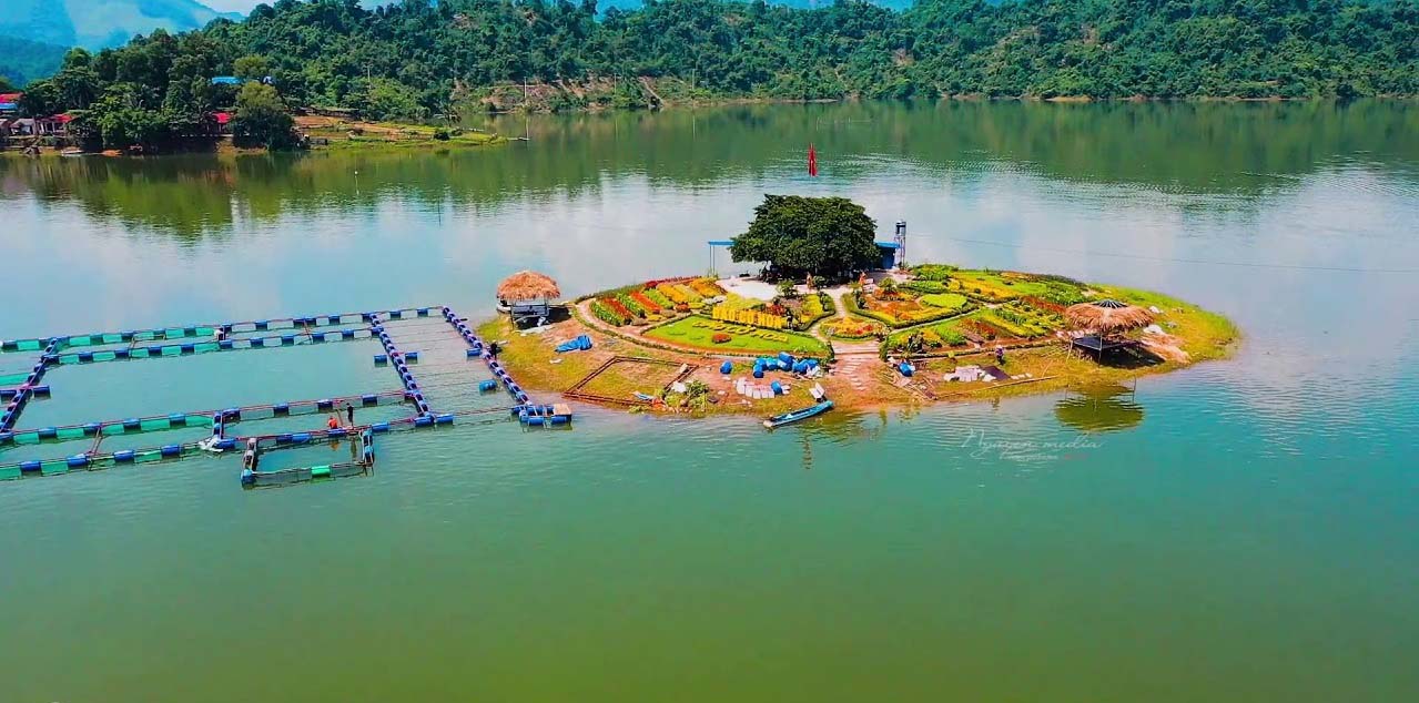 Playground in the middle of Nui Coc Lake