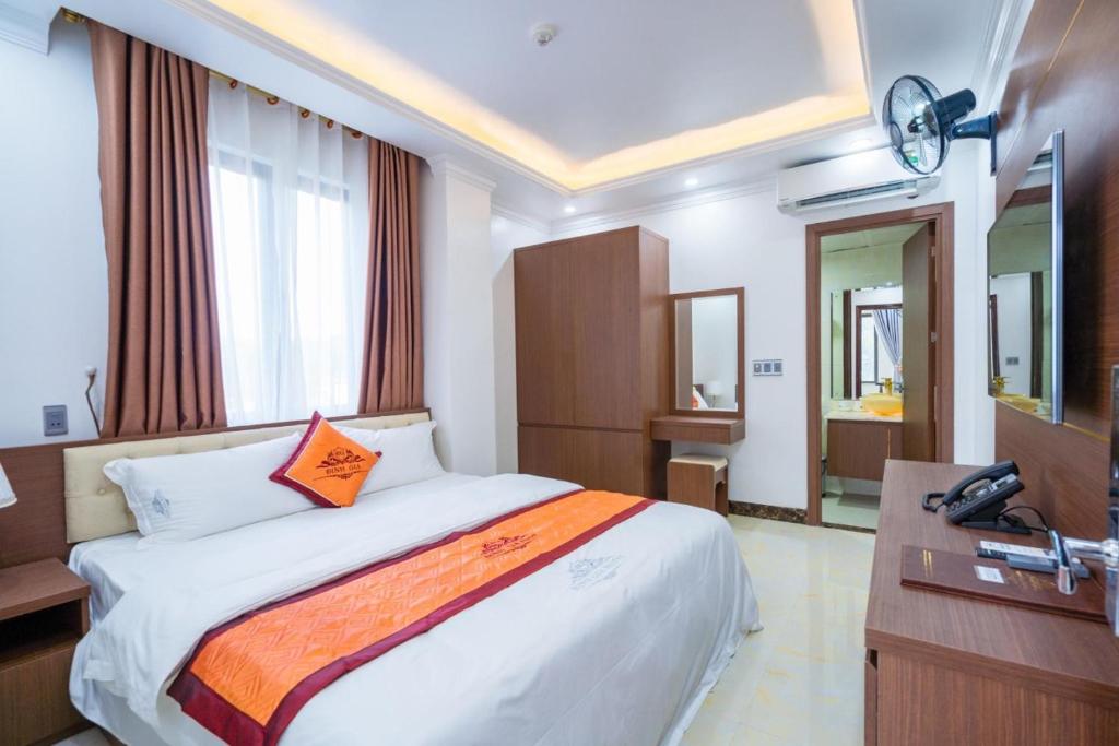 Deluxe Family Room with 2 Connecting Rooms, 1 Double Bed and 1 Single Bed with River View (VIP2)