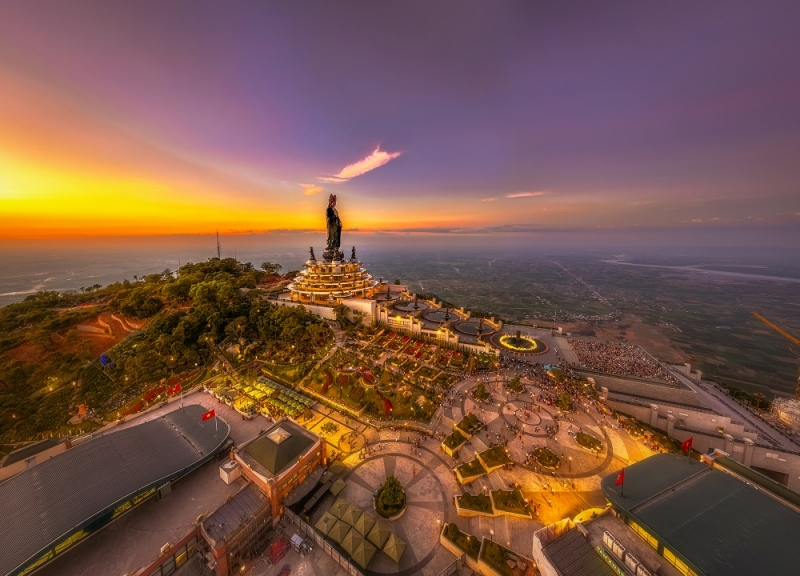 巴登山巨型弥勒佛像即将开光